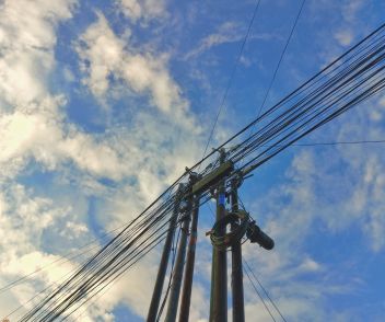 Overland power pole
